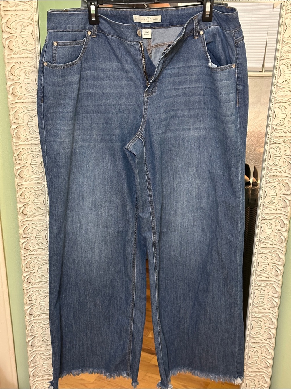 Wide Leg Women’s Jeans Flare in Medium Blue